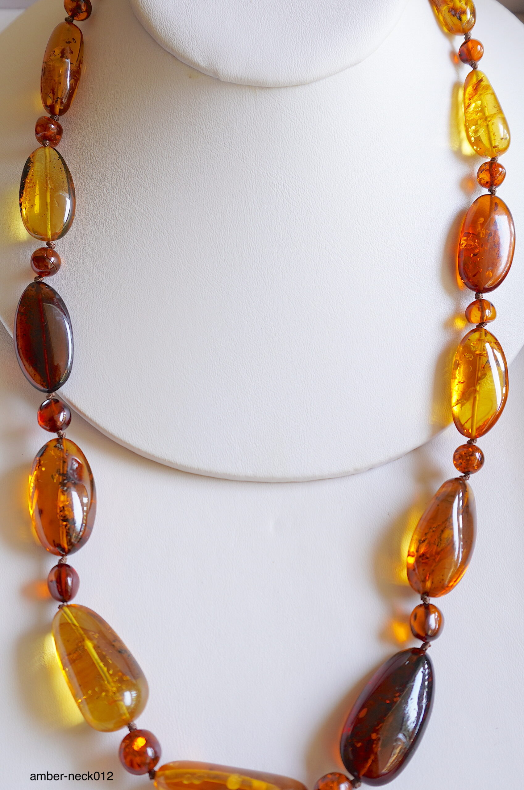 Faux amber stone bead necklace – The Parity Store